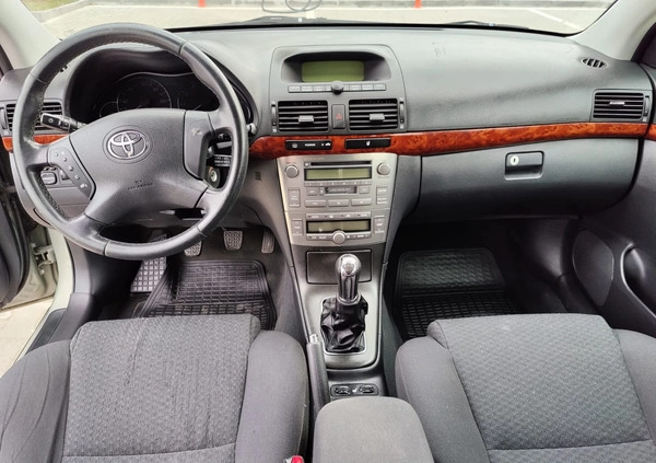 Toyota Avensis cena 15900 przebieg: 220000, rok produkcji 2005 z Góra małe 154